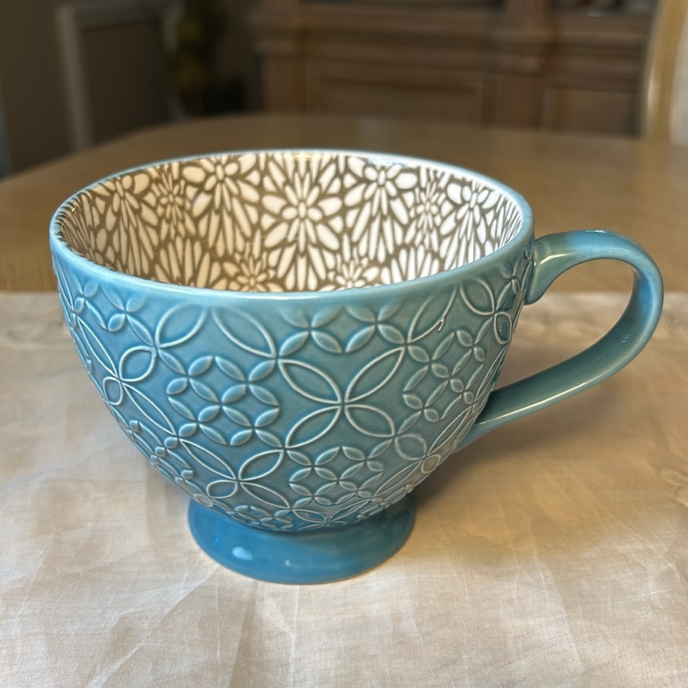 Signature Embossed Cup - Picture 3 of 7